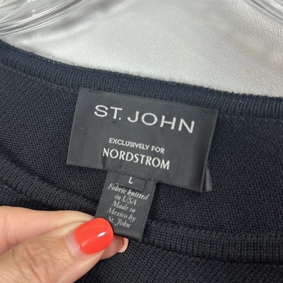 St.John black and blue asymmetrical 97% wool top size large. - Picture 5 of 11